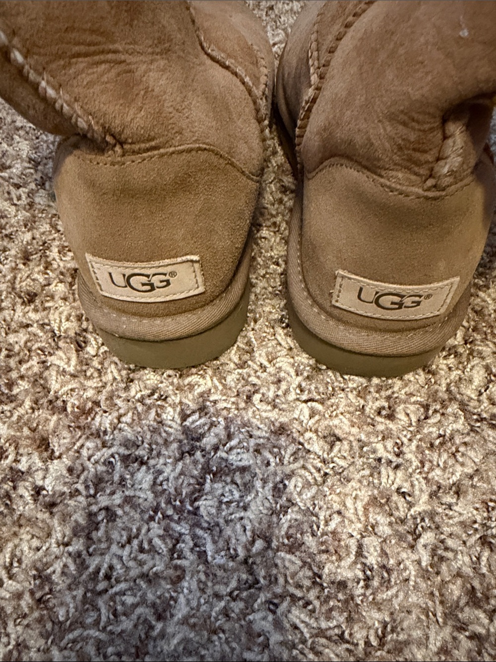 UGG Classic Short Boot - Chestnut Suede